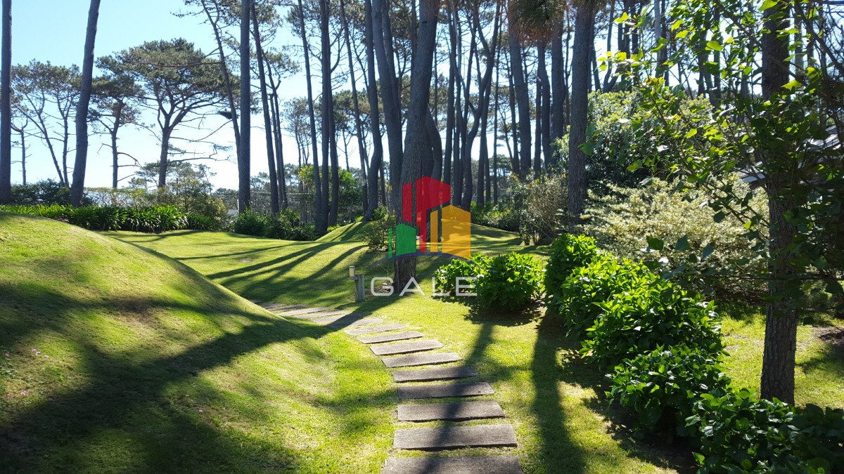 Casa ID.4537 - Casa en Venta y Alquiler, Laguna Blanca, La Barra, 4 Dormitorios.