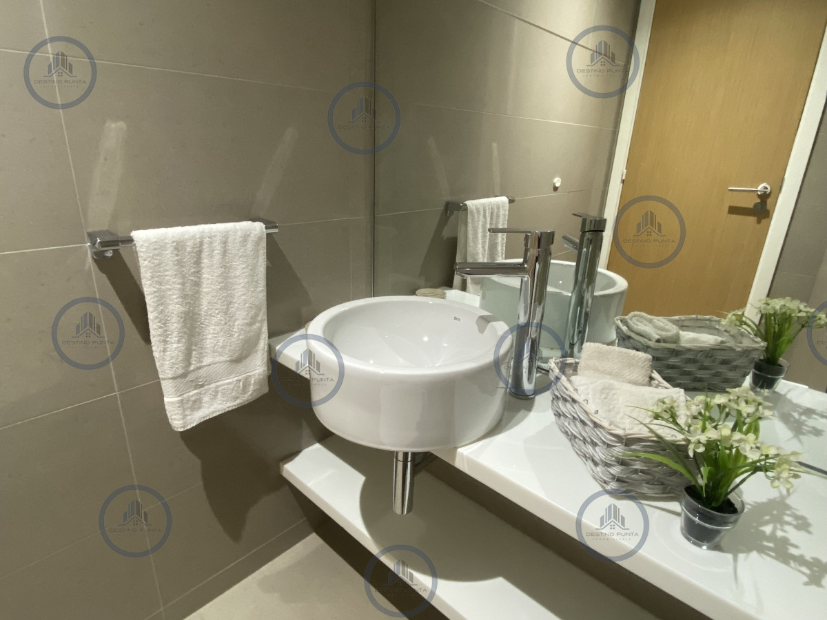 Apartamento ID.2533 - Apartamento en Venta y Alquiler, Mansa, Punta del Este, 3 Dormitorios