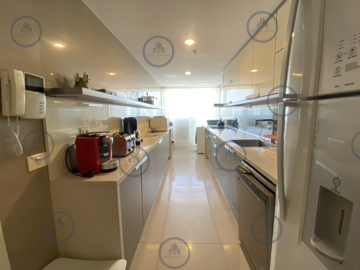 Apartamento ID.2533 - Apartamento en Venta y Alquiler, Mansa, Punta del Este, 3 Dormitorios