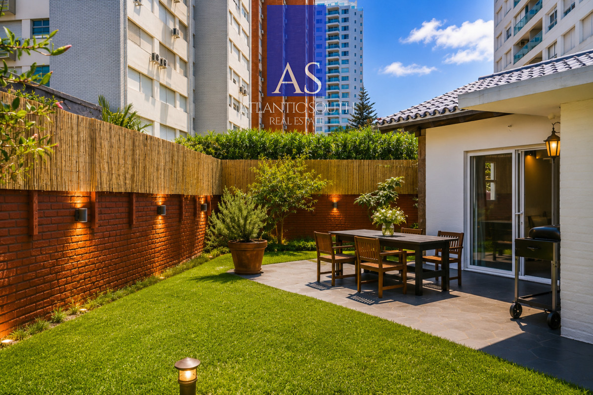 Casa ID.4689 - Casa 3 dormitorios semi reciclada a pasos del mar Playa Mansa Punta del Este