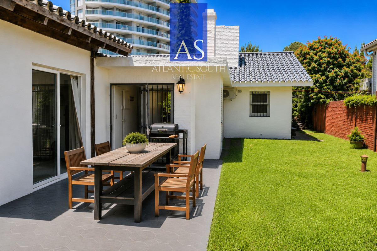 Casa ID.4689 - Casa 3 dormitorios semi reciclada a pasos del mar Playa Mansa Punta del Este