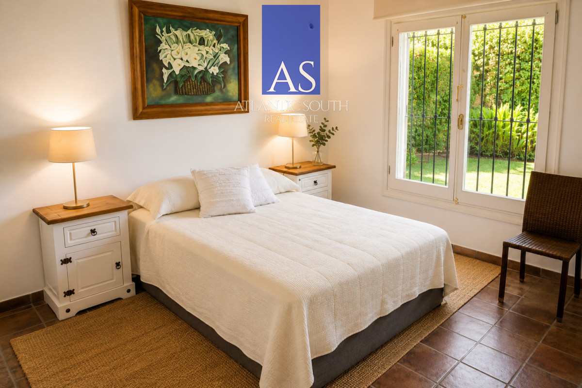Casa ID.4689 - Casa 3 dormitorios semi reciclada a pasos del mar Playa Mansa Punta del Este