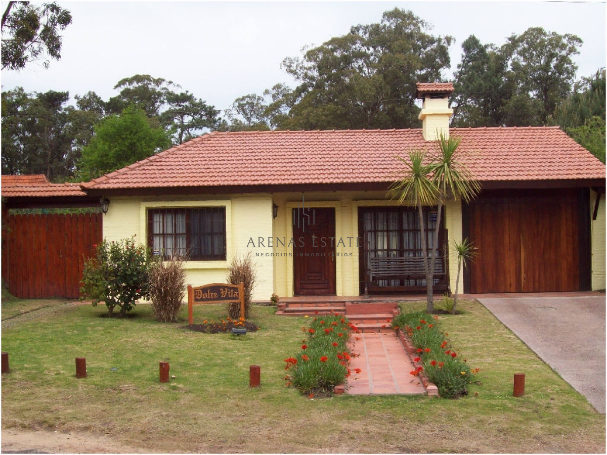 Casa ID.2099 - Casa en Venta y Alquiler, Mansa, Punta del Este, 4 Dormitorios.