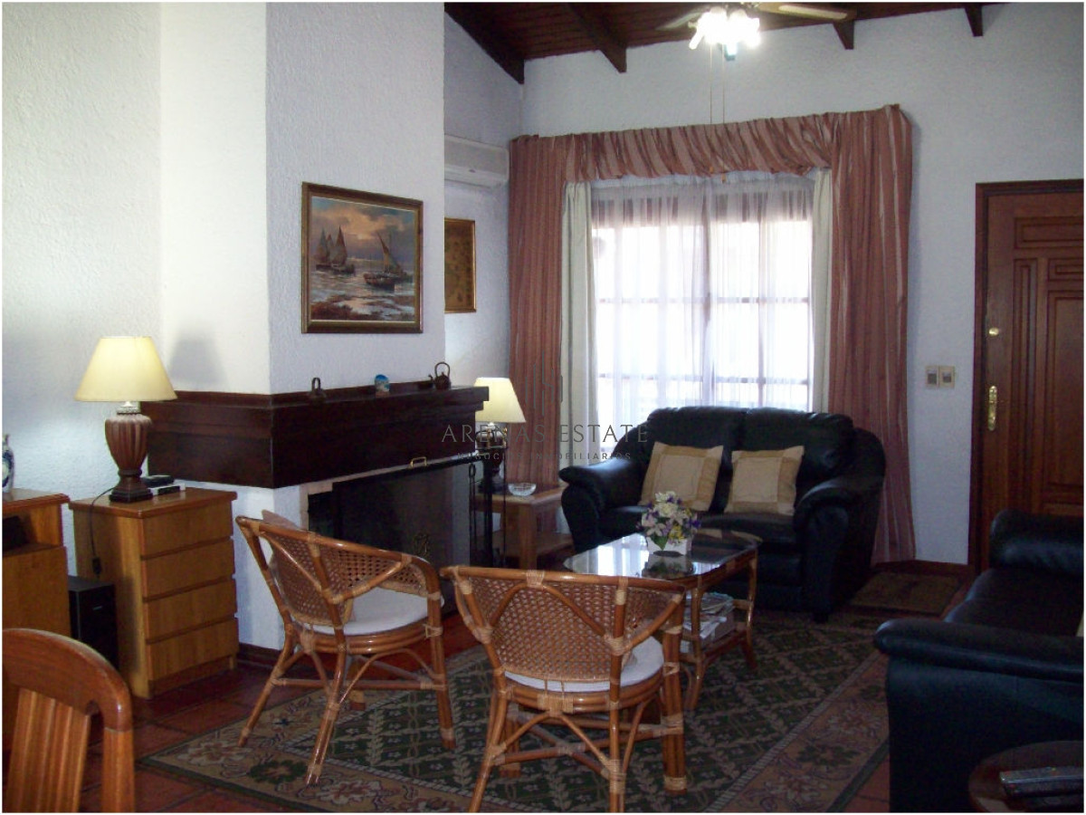 Casa ID.2099 - Casa en Venta y Alquiler, Mansa, Punta del Este, 4 Dormitorios.