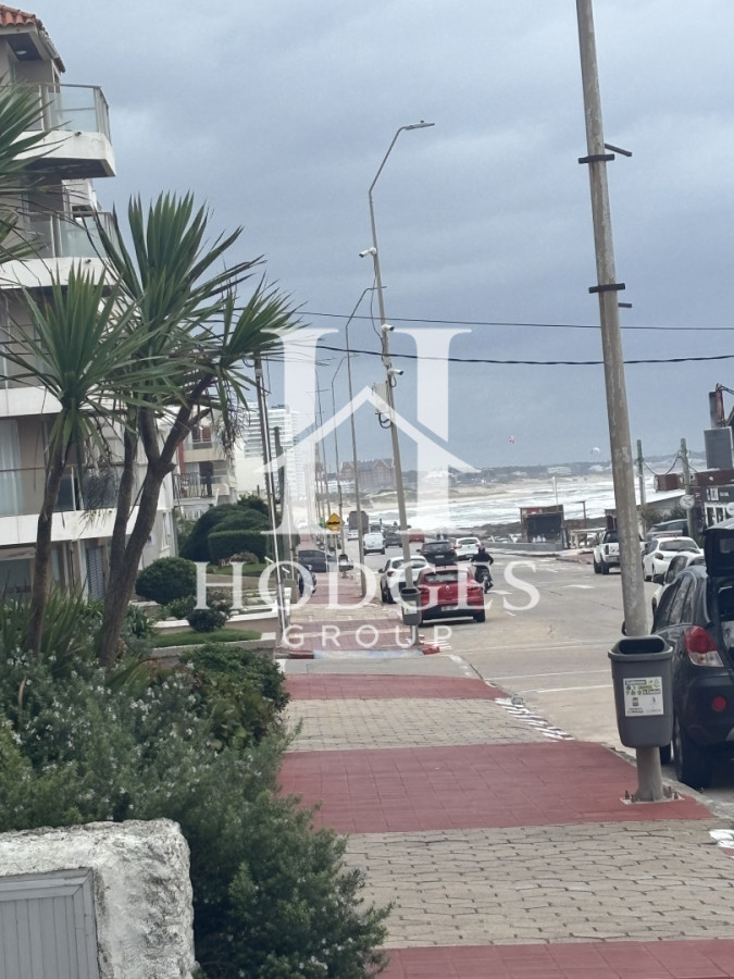 Apartamento ID.123 - En Península con Cochera Techada, 1 y medio dormitorios