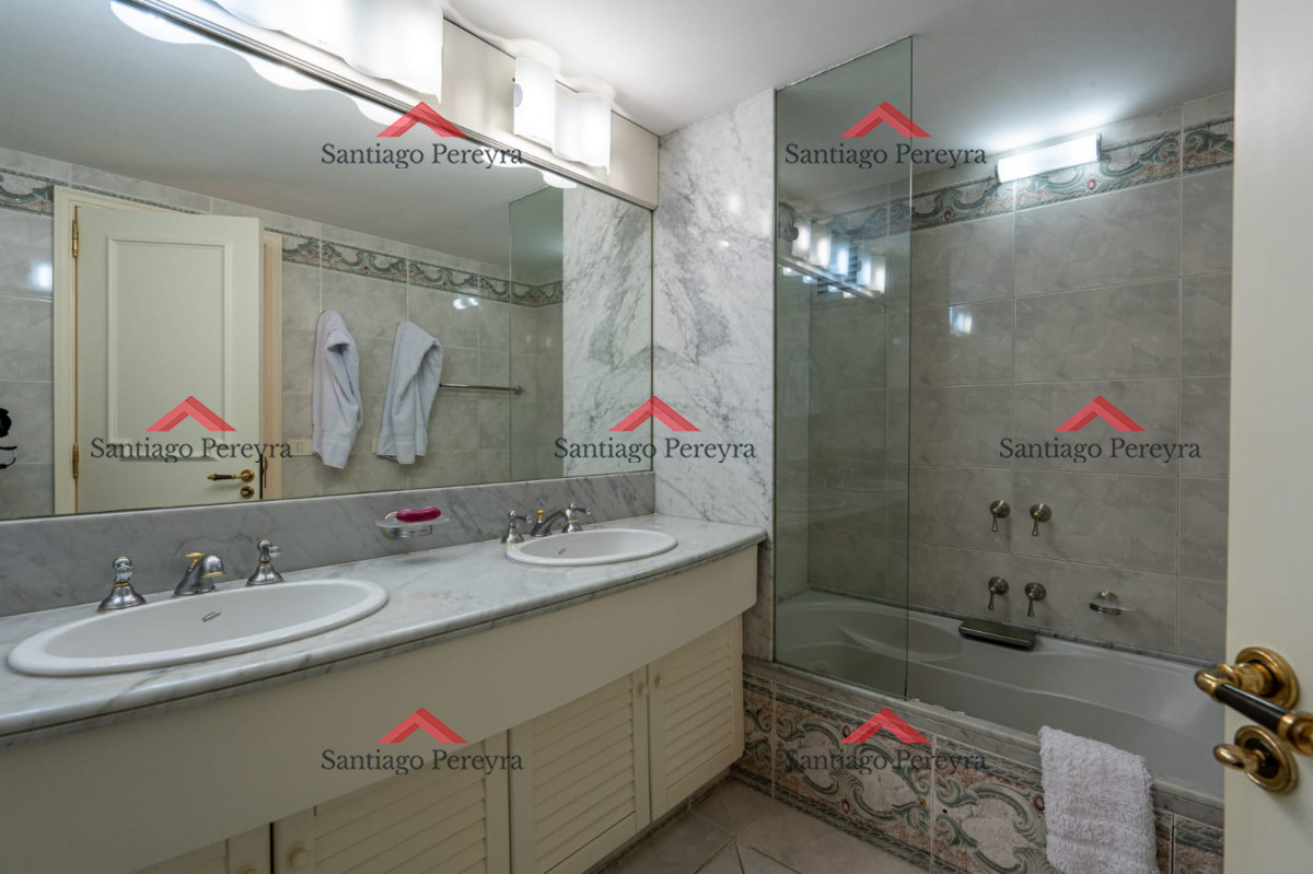 Apartamento ID.7991 - Apartamento en Venta y Alquiler, Mansa, Punta del Este