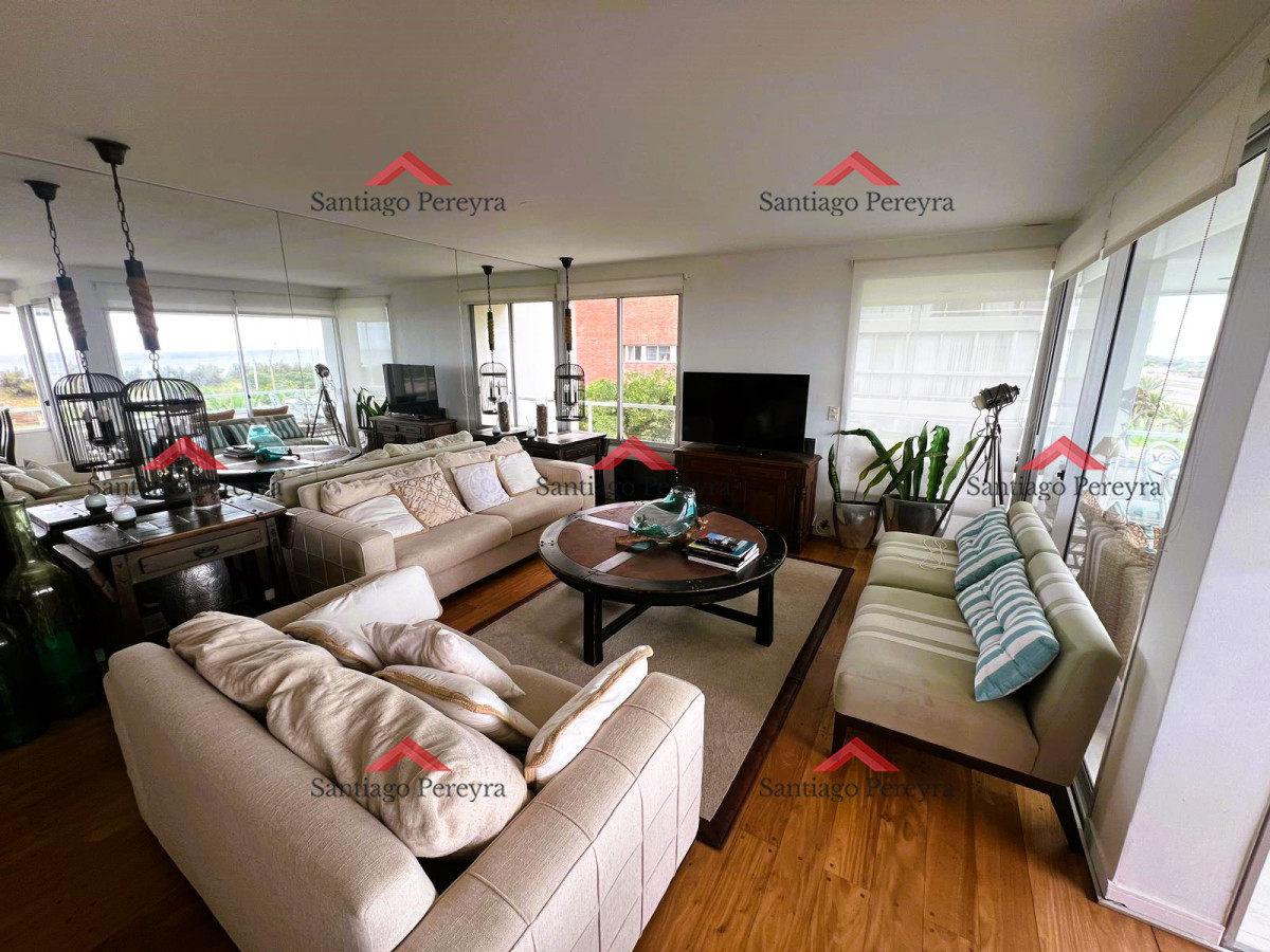 Apartamento ID.12975 - Apartamento en Venta y Alquiler, Brava, Punta del Este, 3 Dormitorios.