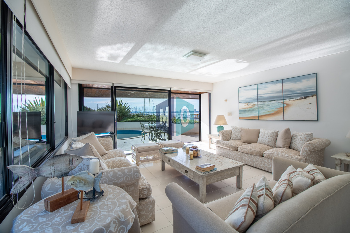 Apartamento ID.1094 - Sólido apartamento en venta, Península, Punta del Este, 3 Dormitorios.