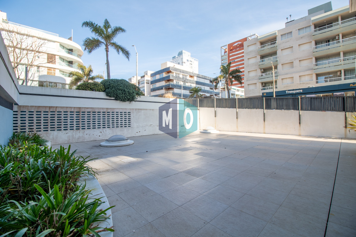 Apartamento ID.1094 - Sólido apartamento en venta, Península, Punta del Este, 3 Dormitorios.