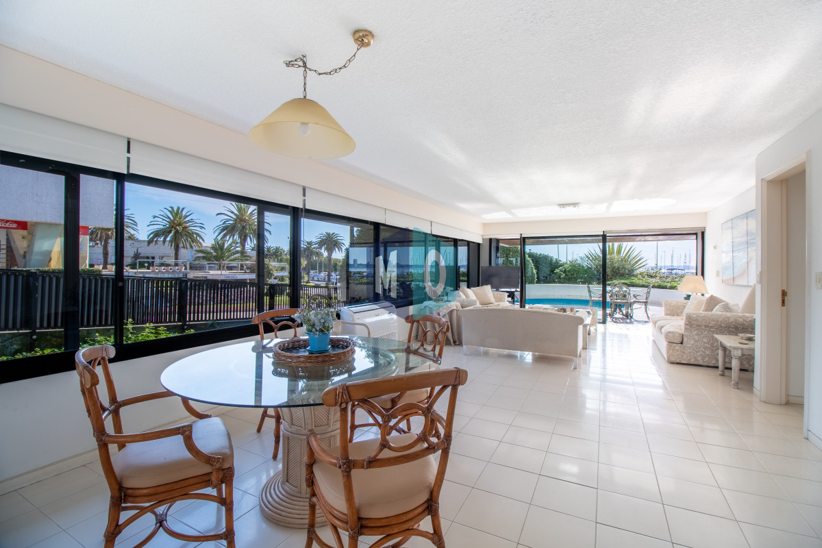 Apartamento ID.1094 - Sólido apartamento en venta, Península, Punta del Este, 3 Dormitorios.