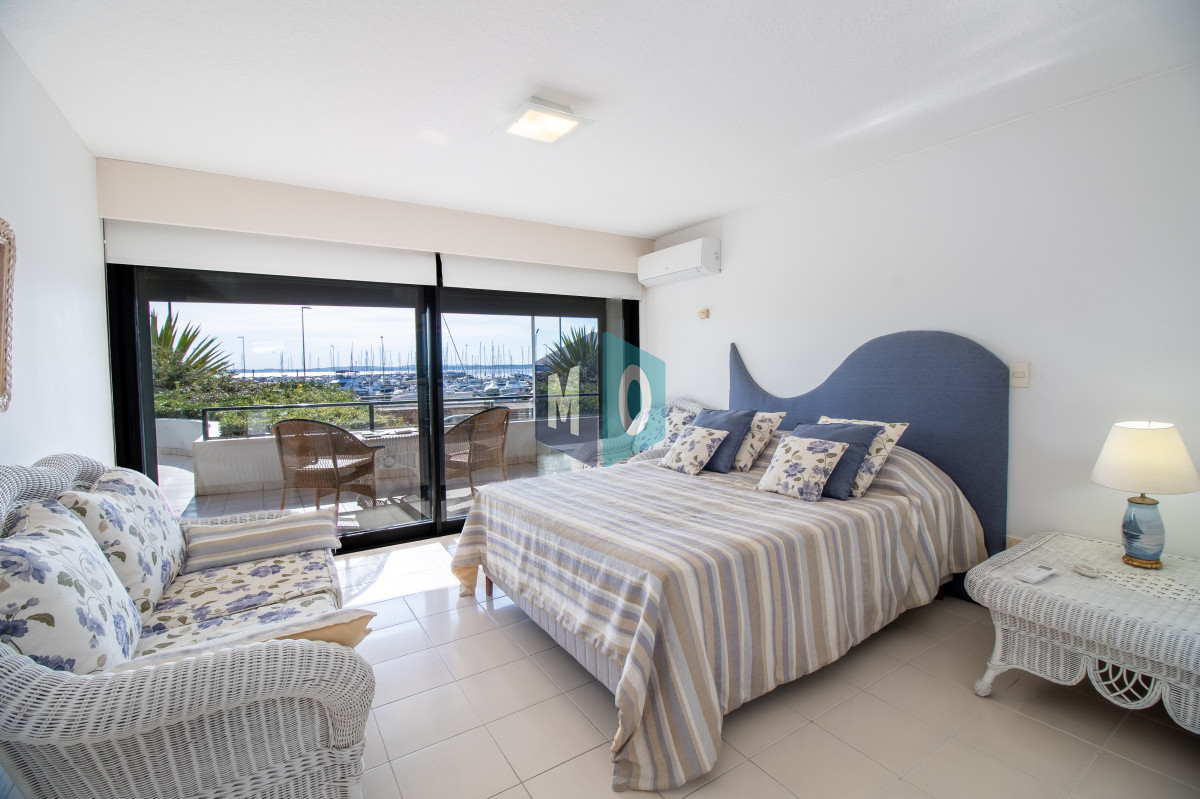 Apartamento ID.1094 - Sólido apartamento en venta, Península, Punta del Este, 3 Dormitorios.