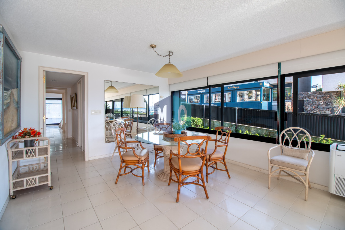 Apartamento ID.1094 - Sólido apartamento en venta, Península, Punta del Este, 3 Dormitorios.