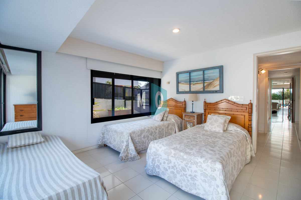 Apartamento ID.1094 - Sólido apartamento en venta, Península, Punta del Este, 3 Dormitorios.