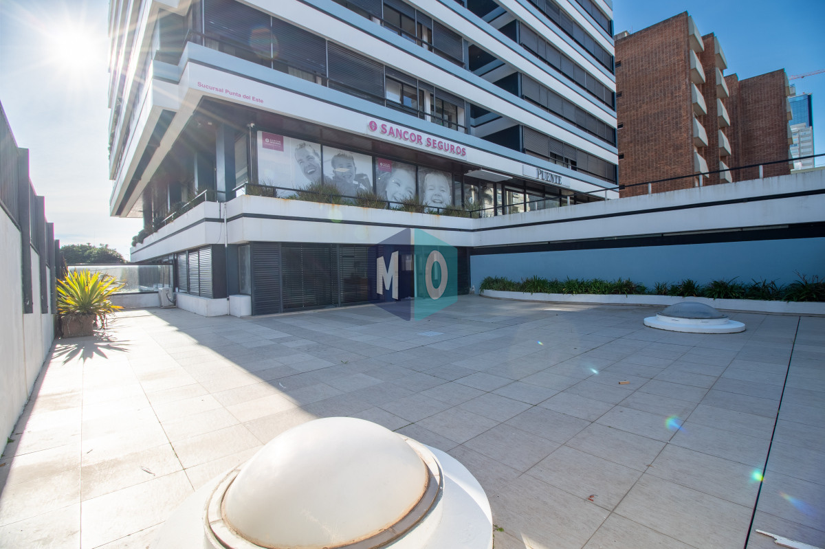 Apartamento ID.1094 - Sólido apartamento en venta, Península, Punta del Este, 3 Dormitorios.