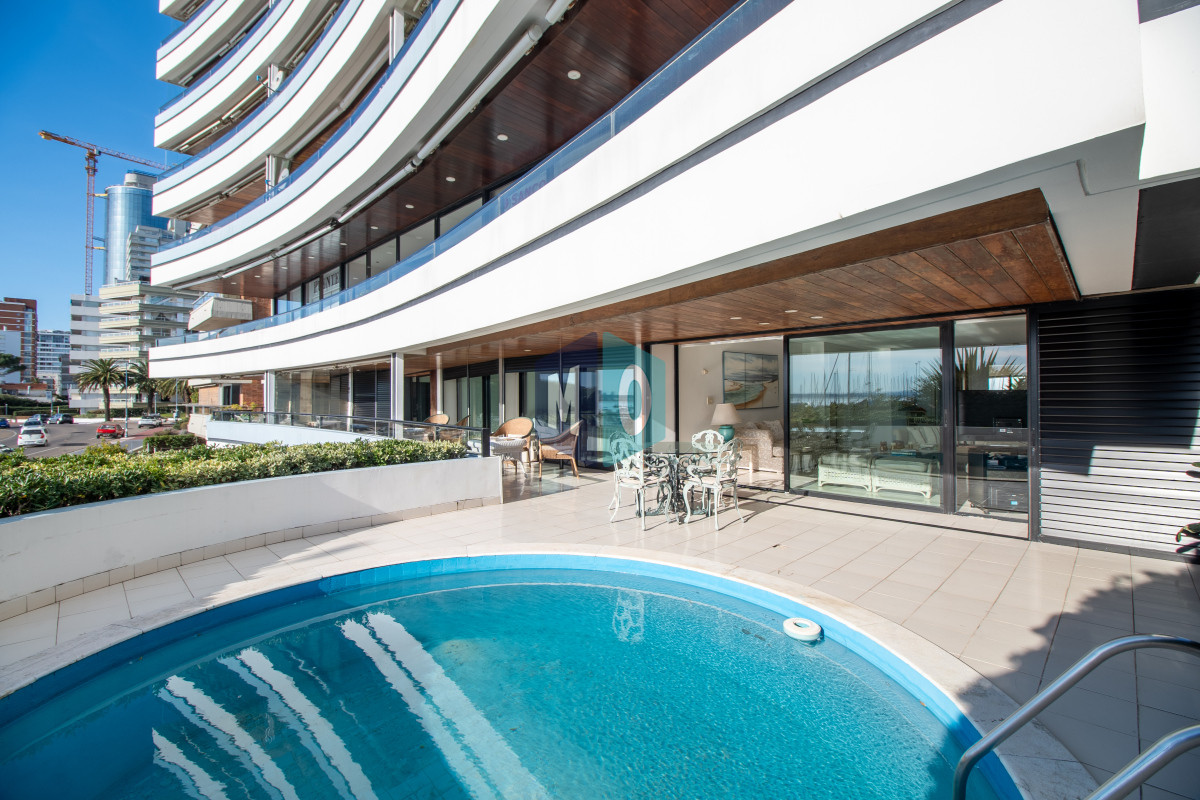 Apartamento ID.1094 - Sólido apartamento en venta, Península, Punta del Este, 3 Dormitorios.