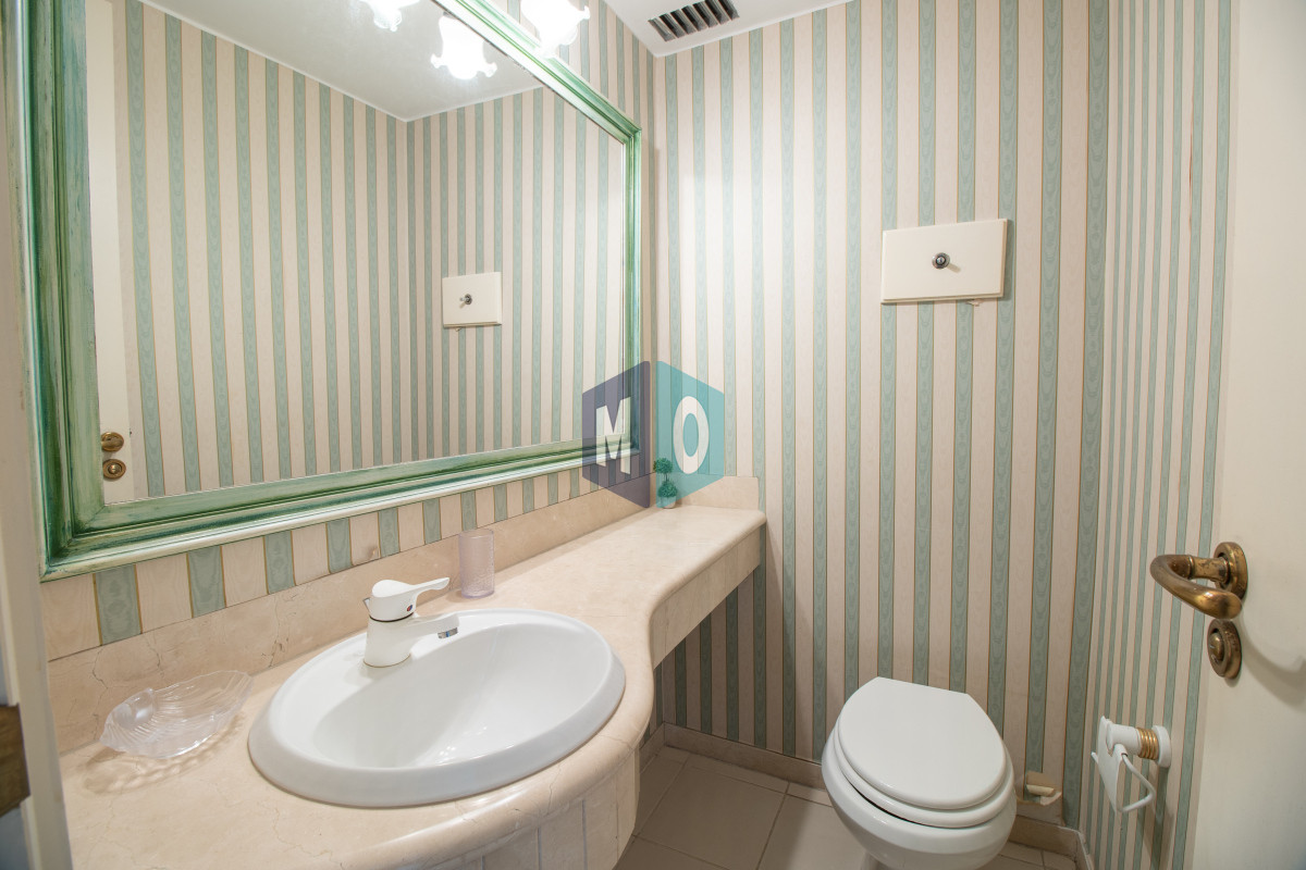 Apartamento ID.1094 - Sólido apartamento en venta, Península, Punta del Este, 3 Dormitorios.