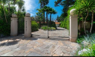 Casa en Venta Golf de  Punta del Este, frente al mar, con vista , 6 Dormitorios.