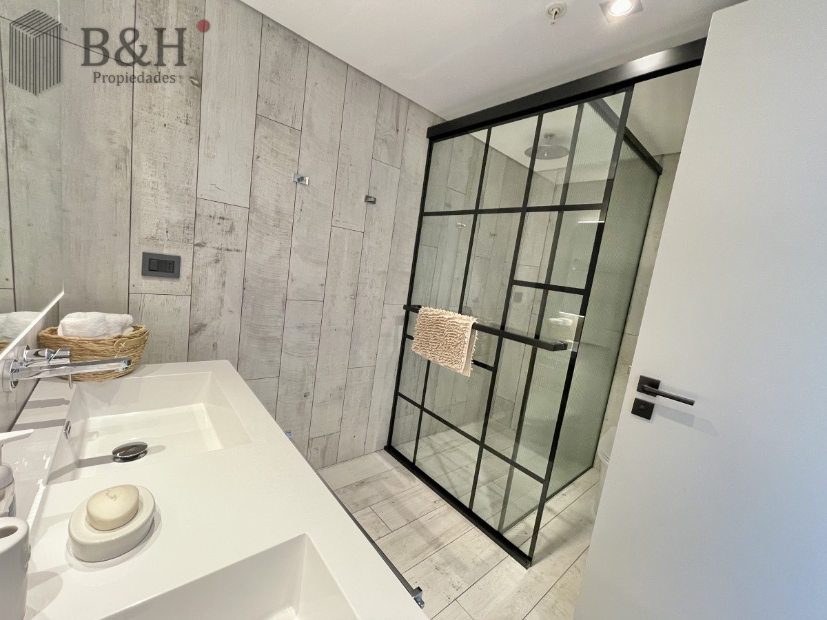 Apartamento ID.1264 - VENTA DE APARTAMENTO DE 1 DORMITORIO EN PISO ALTO EN EDIFICIO SURFSIDE PUNTA DEL ESTE