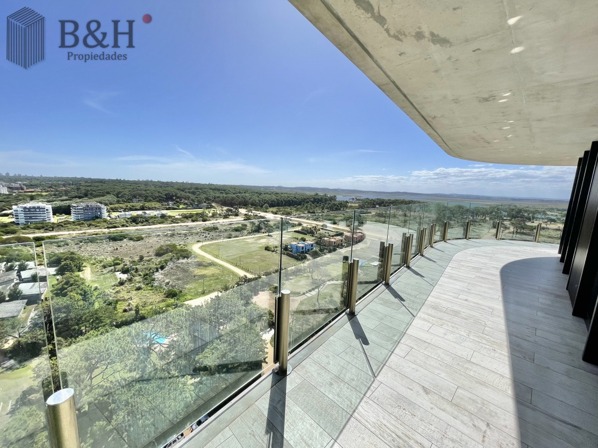 Apartamento ID.1264 - VENTA DE APARTAMENTO DE 1 DORMITORIO EN PISO ALTO EN EDIFICIO SURFSIDE PUNTA DEL ESTE