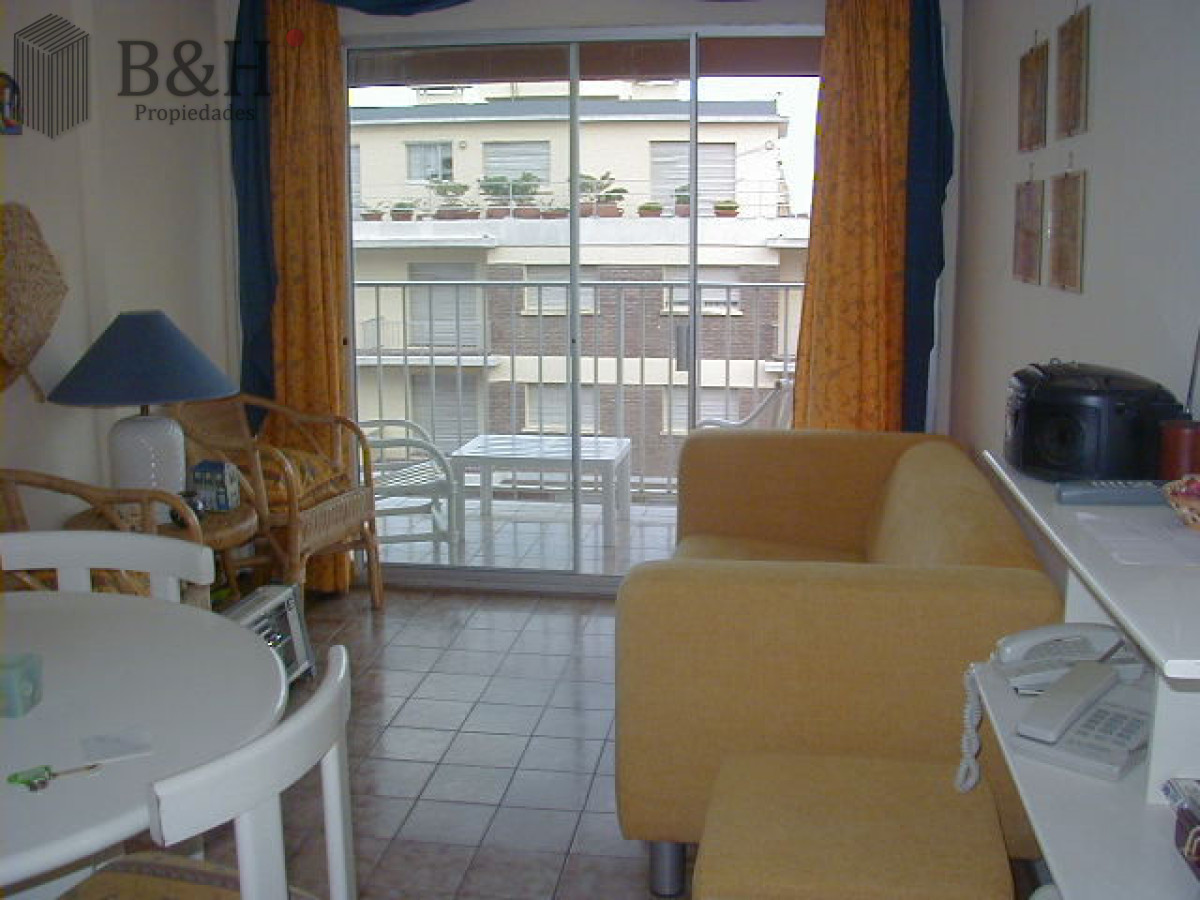 Apartamento en Venta, Peninsula, Punta del Este, 2 Dormitorios. - BYH6775A