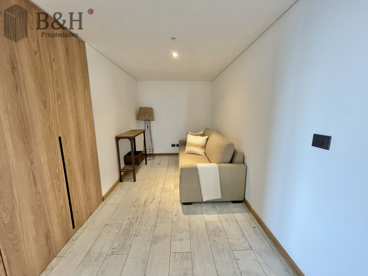 Apartamento ID.1264 - VENTA DE APARTAMENTO DE 1 DORMITORIO EN PISO ALTO EN EDIFICIO SURFSIDE PUNTA DEL ESTE
