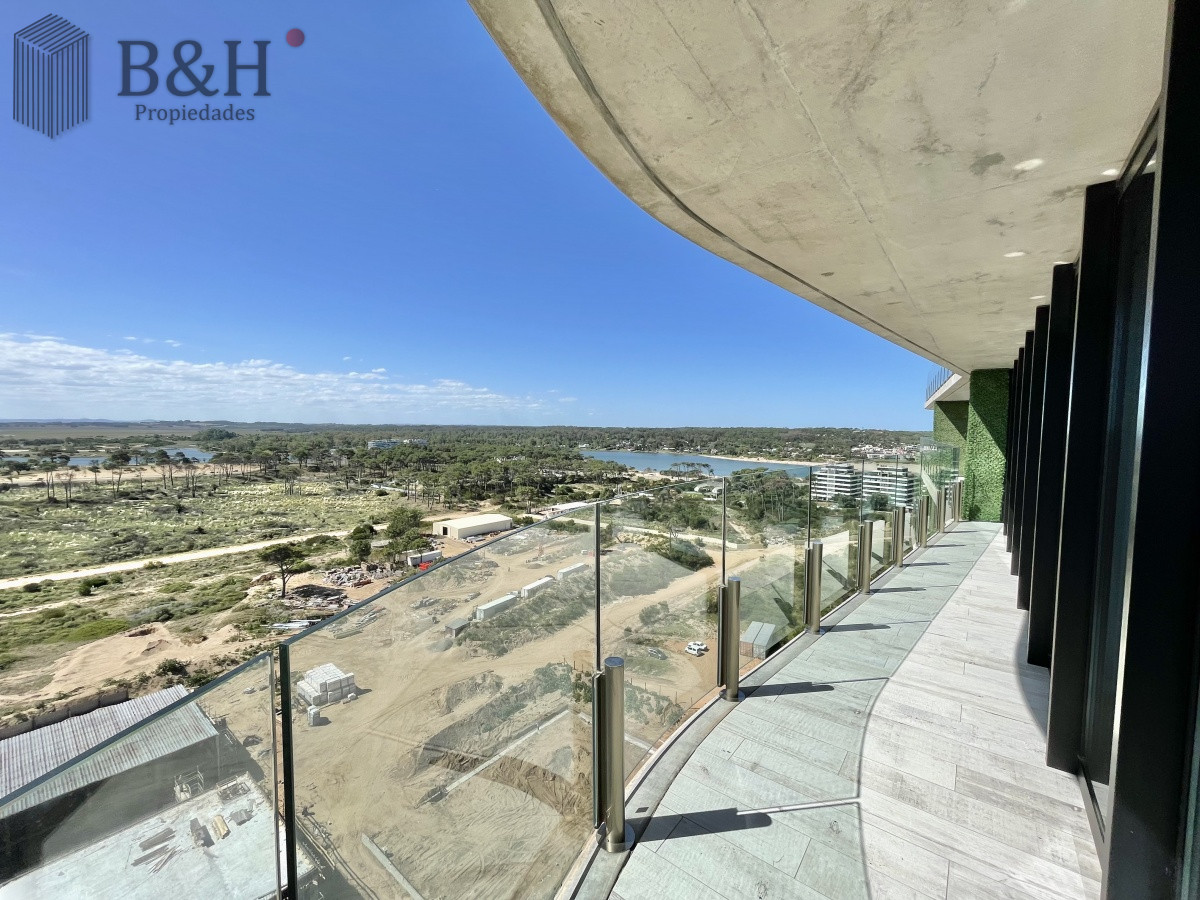 Apartamento ID.1264 - VENTA DE APARTAMENTO DE 1 DORMITORIO EN PISO ALTO EN EDIFICIO SURFSIDE PUNTA DEL ESTE