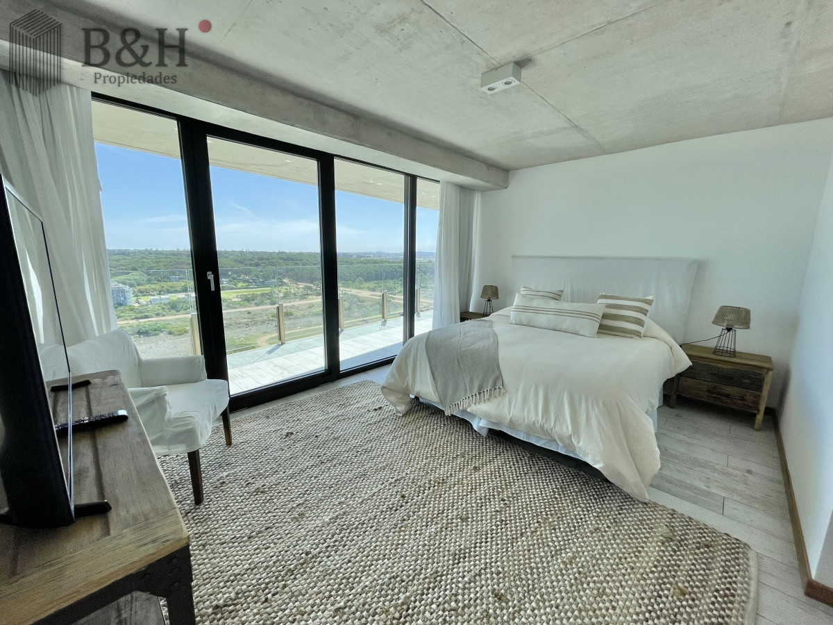 Apartamento ID.1264 - VENTA DE APARTAMENTO DE 1 DORMITORIO EN PISO ALTO EN EDIFICIO SURFSIDE PUNTA DEL ESTE
