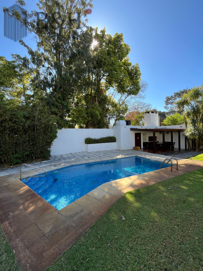 Casa ID.5920 - Alquiler Importante casa en Barrio Lugano