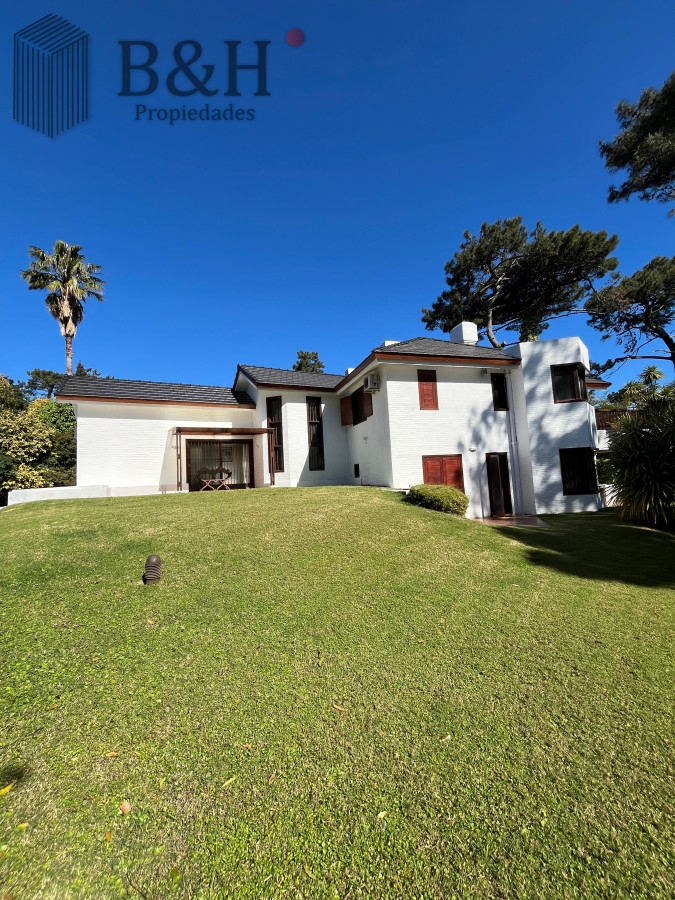 Casa ID.5920 - Alquiler Importante casa en Barrio Lugano