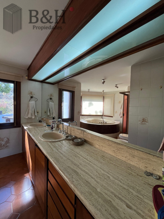Casa ID.5920 - Alquiler Importante casa en Barrio Lugano