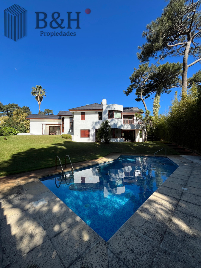 Casa ID.5920 - Alquiler Importante casa en Barrio Lugano