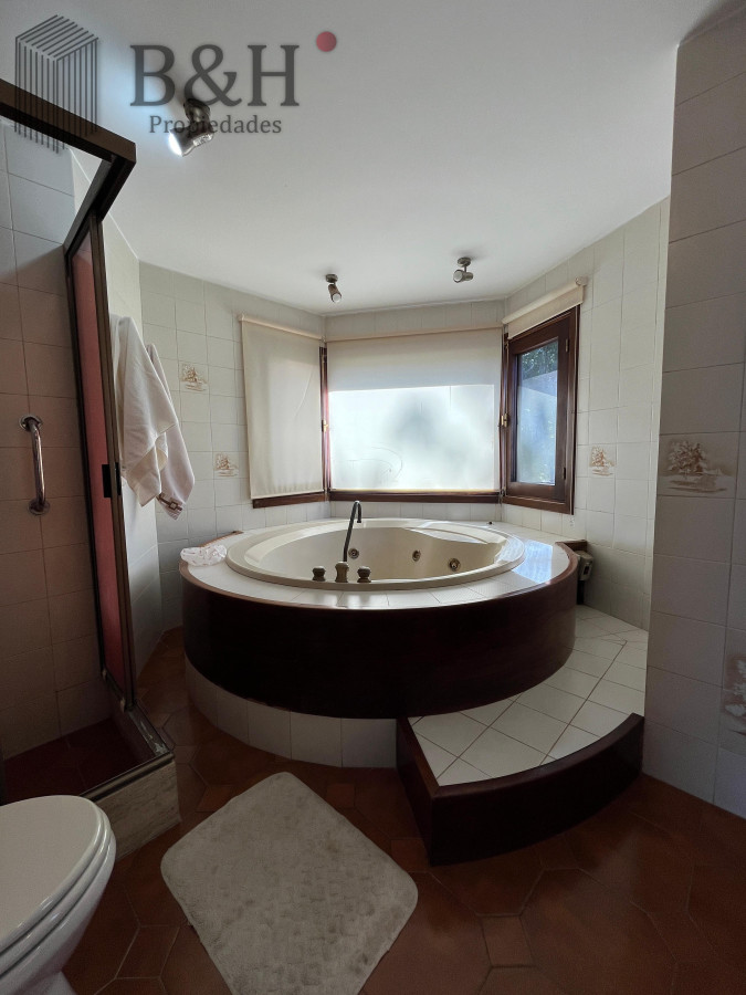 Casa ID.5920 - Alquiler Importante casa en Barrio Lugano