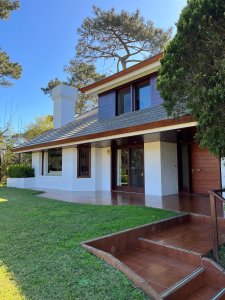Alquiler Importante casa en Barrio Lugano