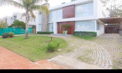 Hermosa casa en Barrio Privado Punta del Este