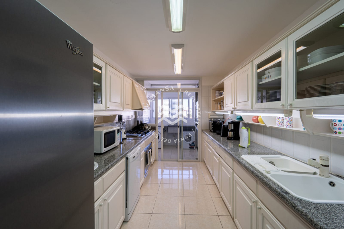 Apartamento ID.246 - Apartamento en Venta y Alquiler, Mansa, Punta del Este