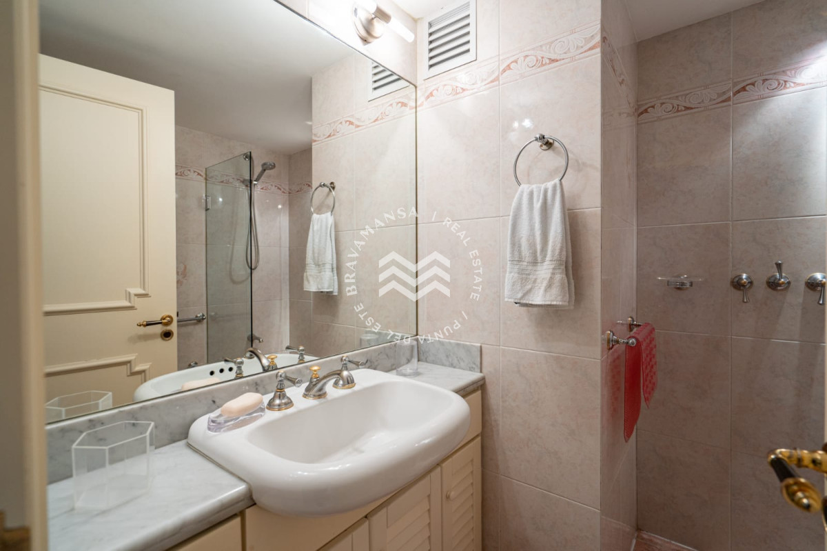 Apartamento ID.246 - Apartamento en Venta y Alquiler, Mansa, Punta del Este