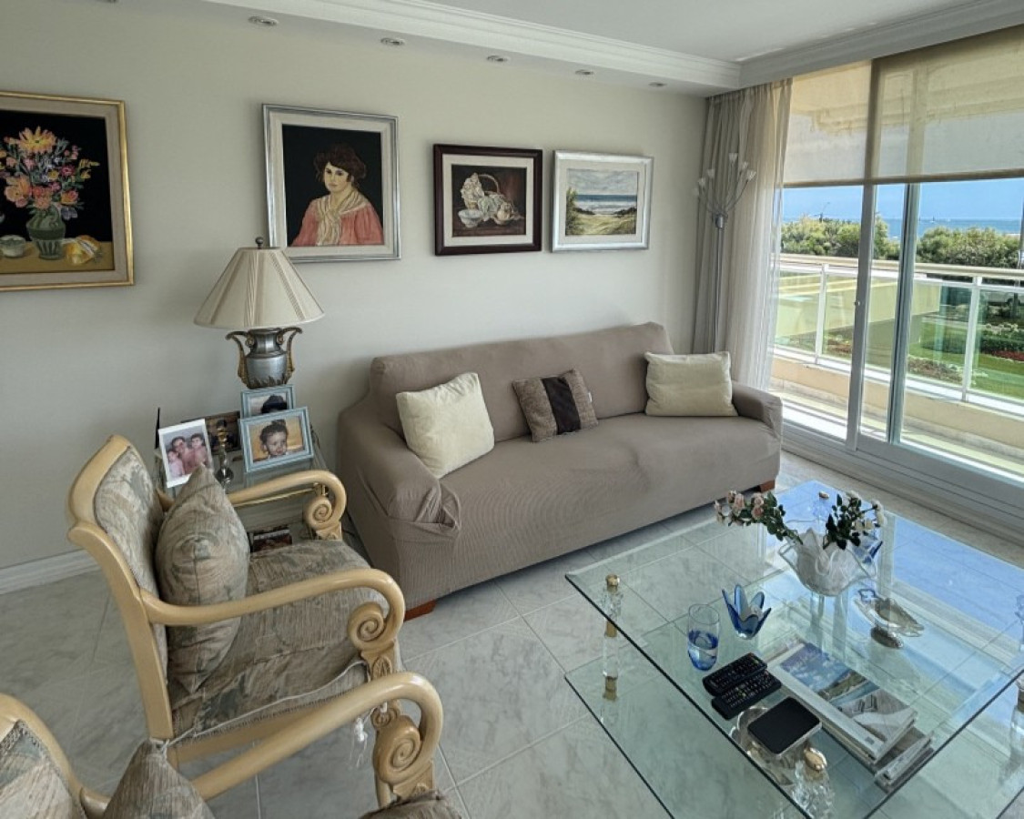 CORAL TOWER VENTA DE APARTAMENTO DE 3 SUITES + DEPENENDECNIA PLAYA MANSA PUNTA DEL ESTE
