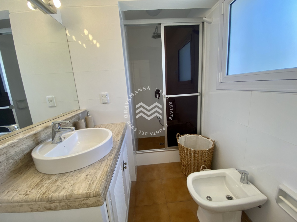 Casa ID.239 - Casa en Alquiler de 4 Dormitorios en Barrio San Rafael Punta del Este