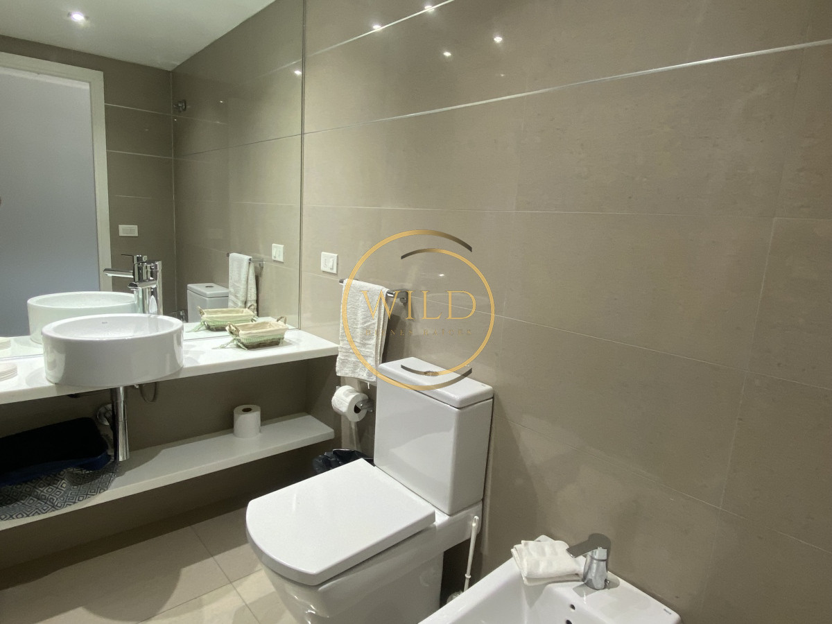 Apartamento ID.2166 - Apartamento en Venta y Alquiler, Mansa, Punta del Este, 3 Dormitorios.