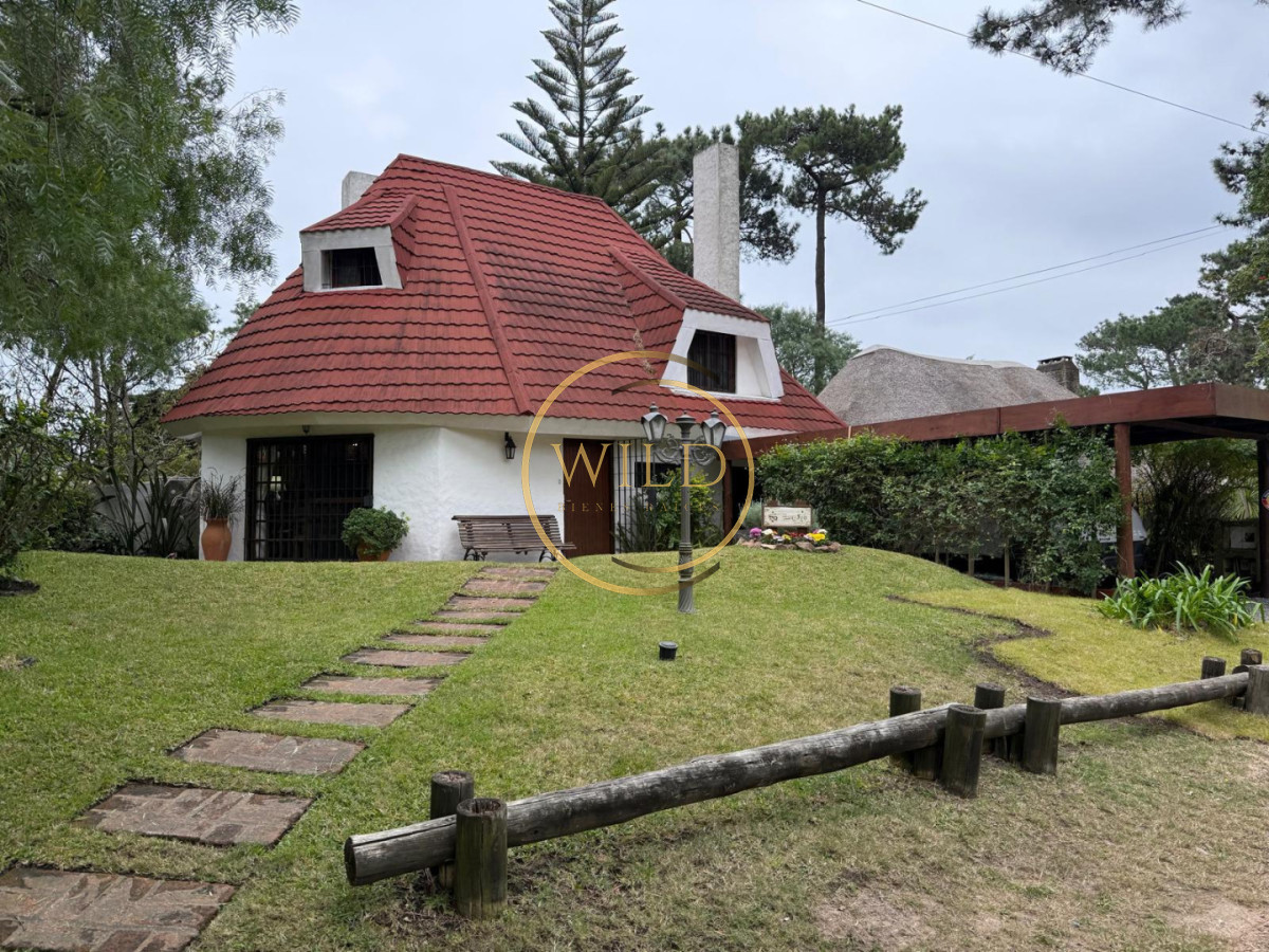 Casa ID.5729 - A pocas cuadras de la playa - Casa en Venta, 4 dormitorios, Pinares