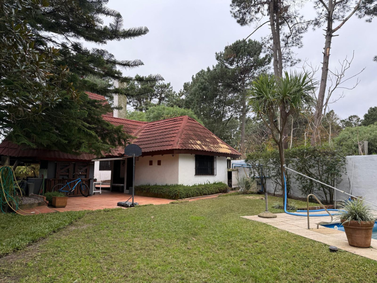 A pocas cuadras de la playa - Casa en Venta, 4 dormitorios, Pinares