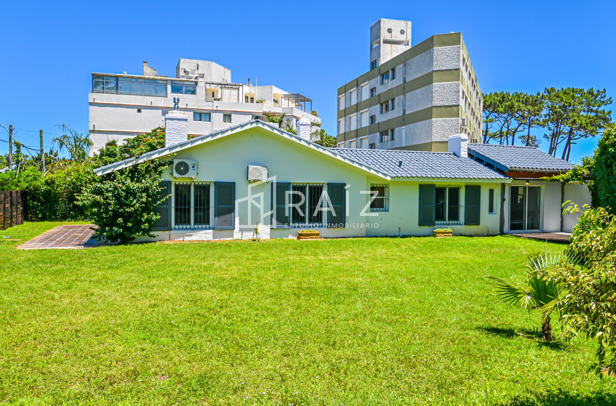 Casa ID.10595 - Casa en Venta, Mansa, Punta del Este, 3 Dormitorios.