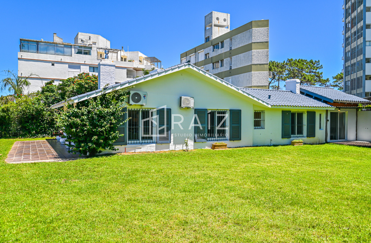 Casa ID.10595 - Casa en Venta, Mansa, Punta del Este, 3 Dormitorios.