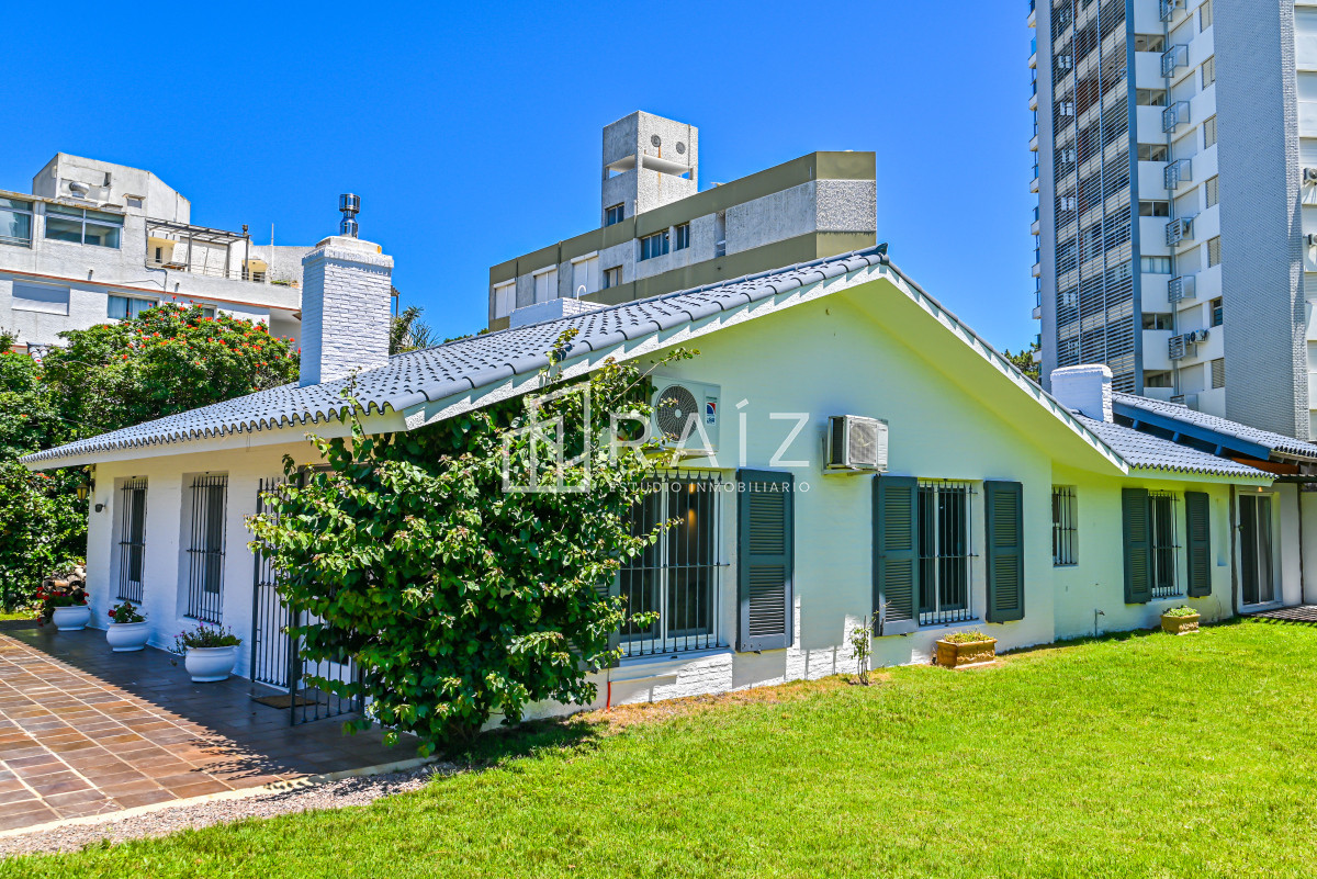 Casa ID.10595 - Casa en Venta, Mansa, Punta del Este, 3 Dormitorios.
