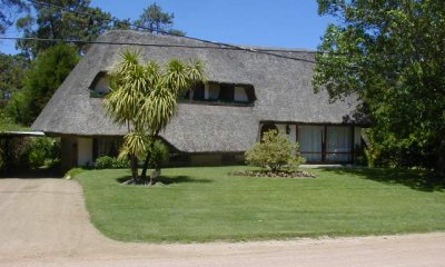 Casa en Venta y Alquiler, Rincón del Indio, Punta del Este, 3 Dormitorios.