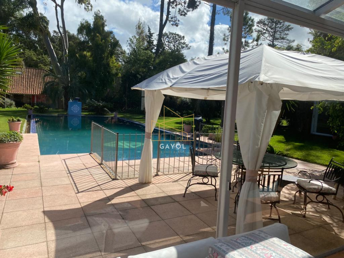 Casa ID.873 - Casa para alquilar de 5 dormitorios en Punta del Este 