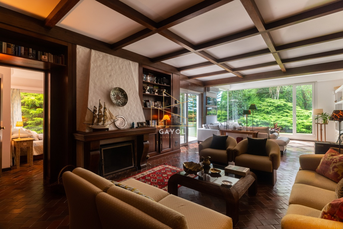 Casa ID.871 - Casa en Venta Golf de  Punta del Este, frente al mar, con vista , 6 Dormitorios.