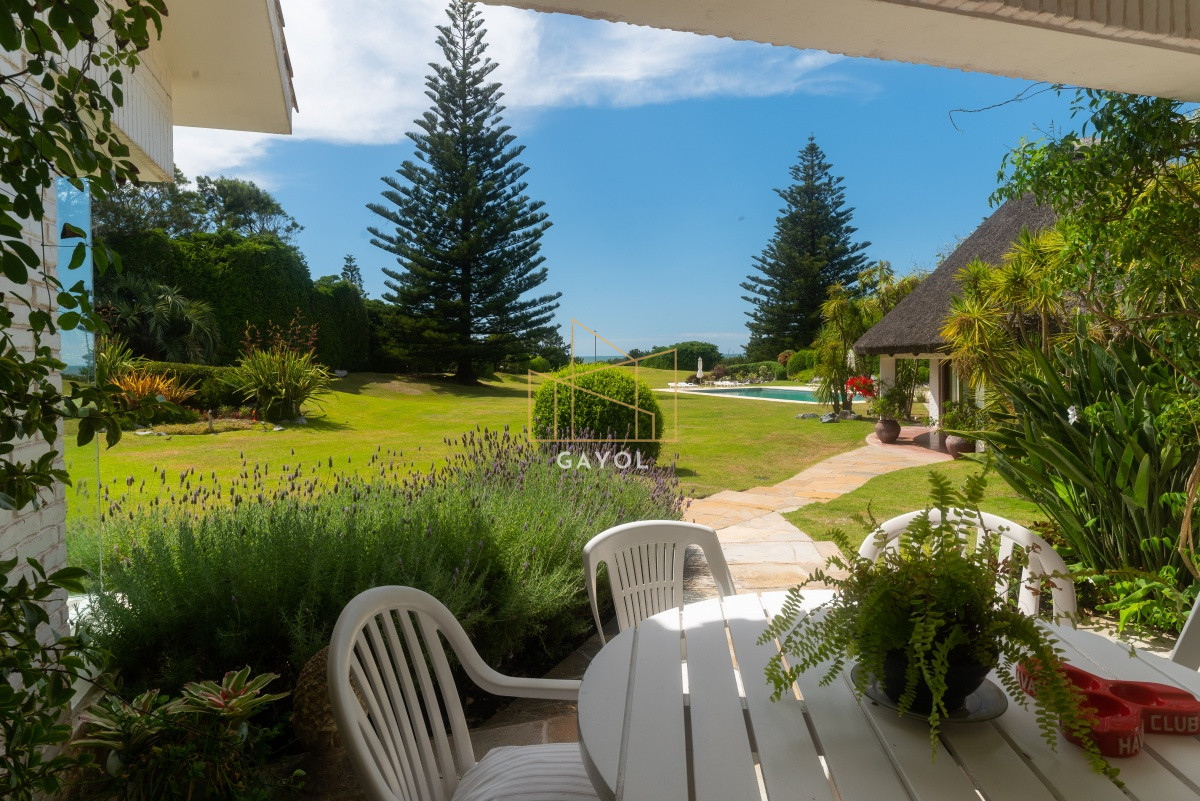 Casa ID.871 - Casa en Venta Golf de  Punta del Este, frente al mar, con vista , 6 Dormitorios.