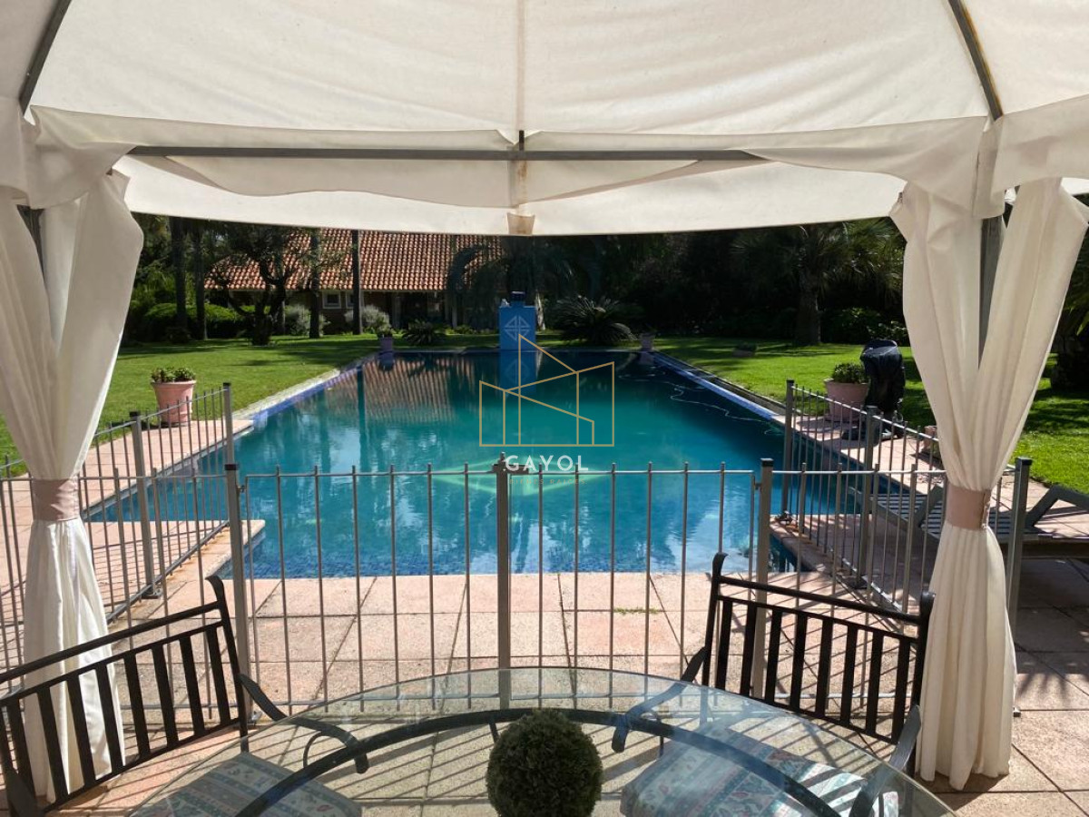 Casa ID.873 - Casa para alquilar de 5 dormitorios en Punta del Este 