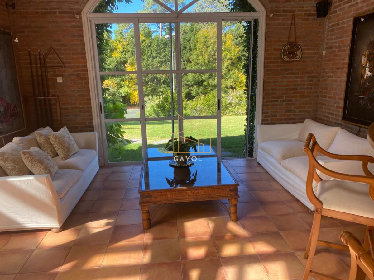 Casa ID.873 - Casa para alquilar de 5 dormitorios en Punta del Este 